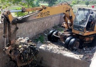 لایروبی مکانیزه کانال جاده سنتو توسط شهرداری منطقه ۴ لایروبی مکانیزه کانال جاده سنتو توسط شهرداری منطقه ۴