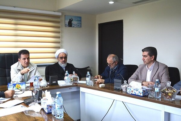 پیگیر رفع جامع مشکلات کارکنان مجموعه و علی الخصوص آتش نشانان هستیم