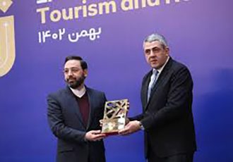 اهـدای لـوح ثبـت جـهانی روستای «کندوان» به استاندار آذربایجان شرقی