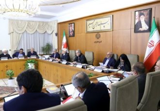 دکتر پزشکیان در جلسه هیئت دولت: قویترین سلاح برای ایستادگی در برابر دشمنان حفظ همبستگی و ایجاد امید و دلگرمی در مردم است دکتر پزشکیان در جلسه هیئت دولت: قویترین سلاح برای ایستادگی در برابر دشمنان حفظ همبستگی و ایجاد امید و دلگرمی در مردم است