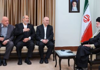 رهبر انقلاب: تهدیدهای آمریکا، هیچ تاثیری در ذهنیت ملت و مسئولین ما ندارد رهبر انقلاب: تهدیدهای آمریکا، هیچ تاثیری در ذهنیت ملت و مسئولین ما ندارد