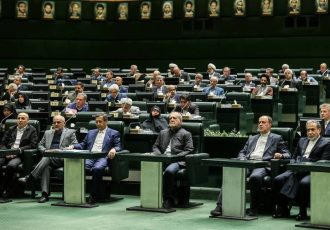 گزارش کامل جلسه استیضاح همتی وزیر اقتصاد گزارش کامل جلسه استیضاح همتی وزیر اقتصاد