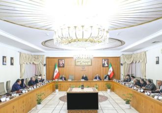 دکتر پزشکیان در اولین جلسه هیئت دولت در سال 1404: امیدوارم با حضور گسترده مردم روز قدس باشکوهی داشته باشیم دکتر پزشکیان در اولین جلسه هیئت دولت در سال 1404: امیدوارم با حضور گسترده مردم روز قدس باشکوهی داشته باشیم