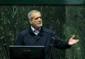 پزشکیان: استیضاح حل مشکل نمی کند پزشکیان: استیضاح حل مشکل نمی کند