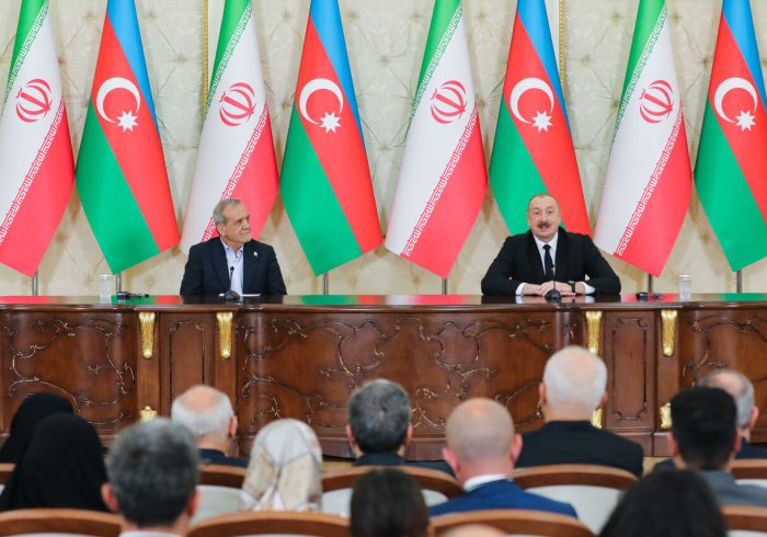 در نشست خبری مشترک با الهام علی‌اف: رئیس‌جمهور: ایران و آذربایجان می‌توانند صلح و امنیت را در منطقه برقرار کنند