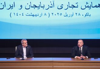 در نشست با تجار ایران و جمهوری آذربایجان؛ پزشکیان: آیندهای سرشار از امید، صلح و توسعه برای منطقه خواهیم ساخت در نشست با تجار ایران و جمهوری آذربایجان؛ پزشکیان: آیندهای سرشار از امید، صلح و توسعه برای منطقه خواهیم ساخت