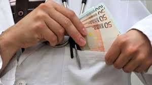 باجگیری در لباس پزشکی؛ زیرمیزیهای میلیاردی باجگیری در لباس پزشکی؛ زیرمیزیهای میلیاردی