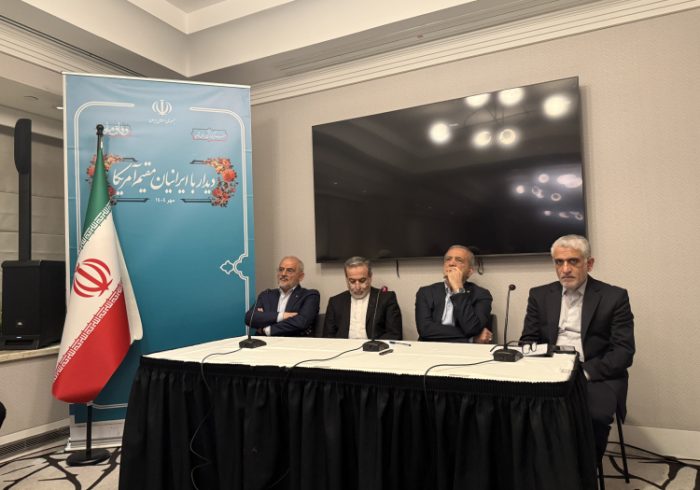 رئیس‌جمهور پزشکیان در دیدار جمعی از ایرانیان مقیم آمریکا: باید به جای کسانی که دنبال سیاست‌بازی و دغل‌کاری هستند، اداره امور را به خادمان واقعی بسپاریم