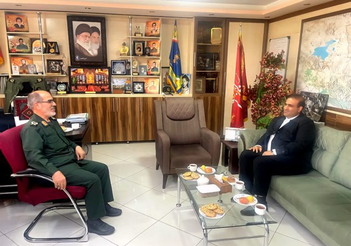 دیدار مدیرعامل سازمان منطقه آزاد ارس با فرمانده سپاه عاشورا و فرمانده قرارگاه منطقه ای عاشورا بمناسبت هفته دفاع مقدس دیدار مدیرعامل سازمان منطقه آزاد ارس با فرمانده سپاه عاشورا و فرمانده قرارگاه منطقه ای عاشورا بمناسبت هفته دفاع مقدس