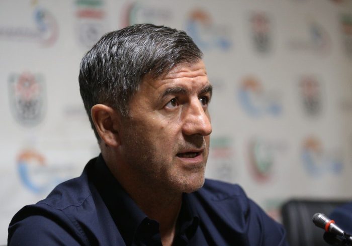 کریم باقری: ترکیب بازی با تراکتور بر عهده من است / فوتبال بدون تماشاگر جذاب نیست