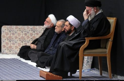 اولین شب مراسم عزاداری شهادت حضرت زهرا(س) با حضور رهبر انقلاب برگزارشد