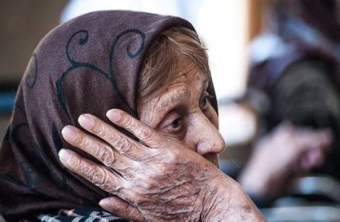 مادرانی پشتِ درهای بسته؛ روایت انتظاری که تمام نمیشود مادرانی پشتِ درهای بسته؛ روایت انتظاری که تمام نمیشود