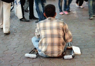 گدایان تهران؛ وقتی فقر مرزهای جغرافیایی را پشت سر میگذارد گدایان تهران؛ وقتی فقر مرزهای جغرافیایی را پشت سر میگذارد