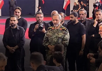 چرا «سید مجید» در مراسم وداع با رهبر شهید، لباس سیاه به تن نداشت؟ چرا «سید مجید» در مراسم وداع با رهبر شهید، لباس سیاه به تن نداشت؟