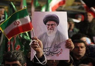 نماز آخر بر قامت امام شهید / وداع با ستون استقامت ایران / دلی که رفت و راهی که ماند نماز آخر بر قامت امام شهید / وداع با ستون استقامت ایران / دلی که رفت و راهی که ماند