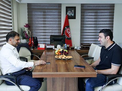دیدار جواد نکونام با مدیرعامل تراکتور